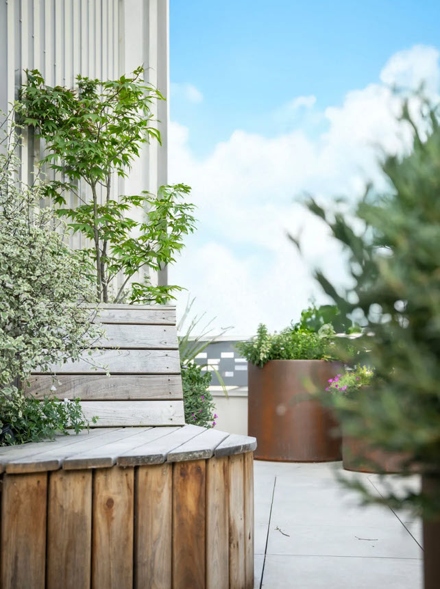 Banquette en bois avec jardinière